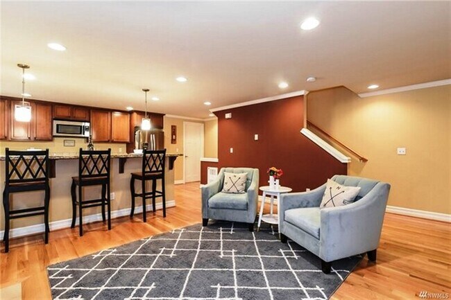 Photo - 725 N 95th St