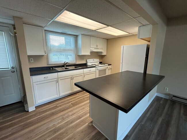 Photo - 380 9th Ave E