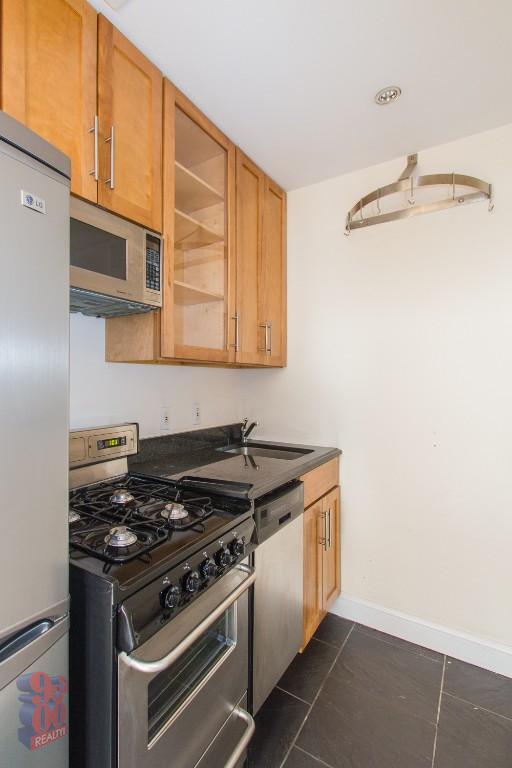 Building Photo - 120 Christopher St Unit 12 Rental