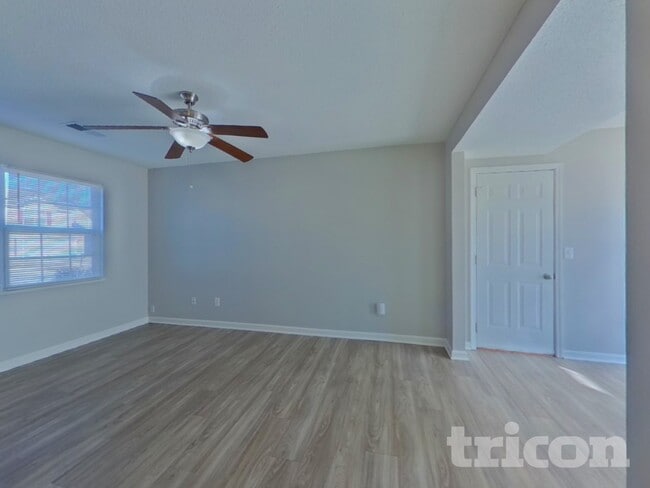 Photo - 521 Halleck Ln