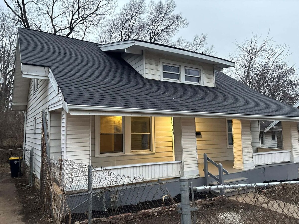 Photo - 1907 E 50th St