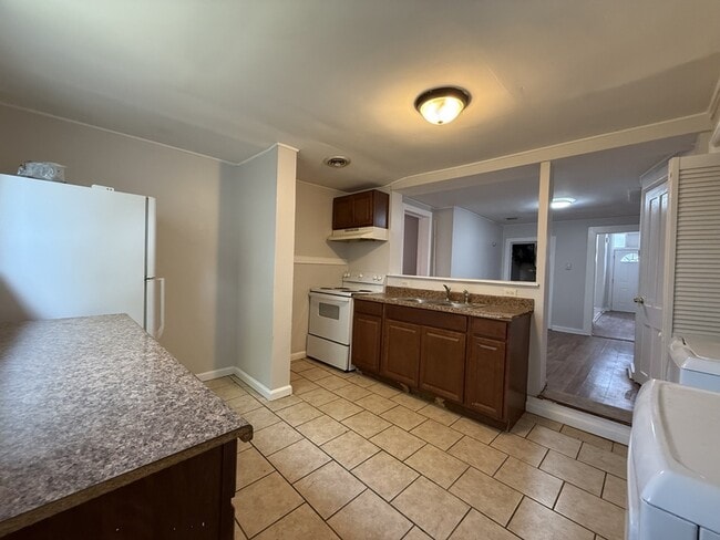 Photo - 19 N Lake Ave