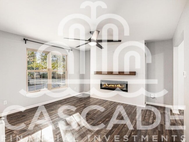Photo - 300 SE Circleview Dr