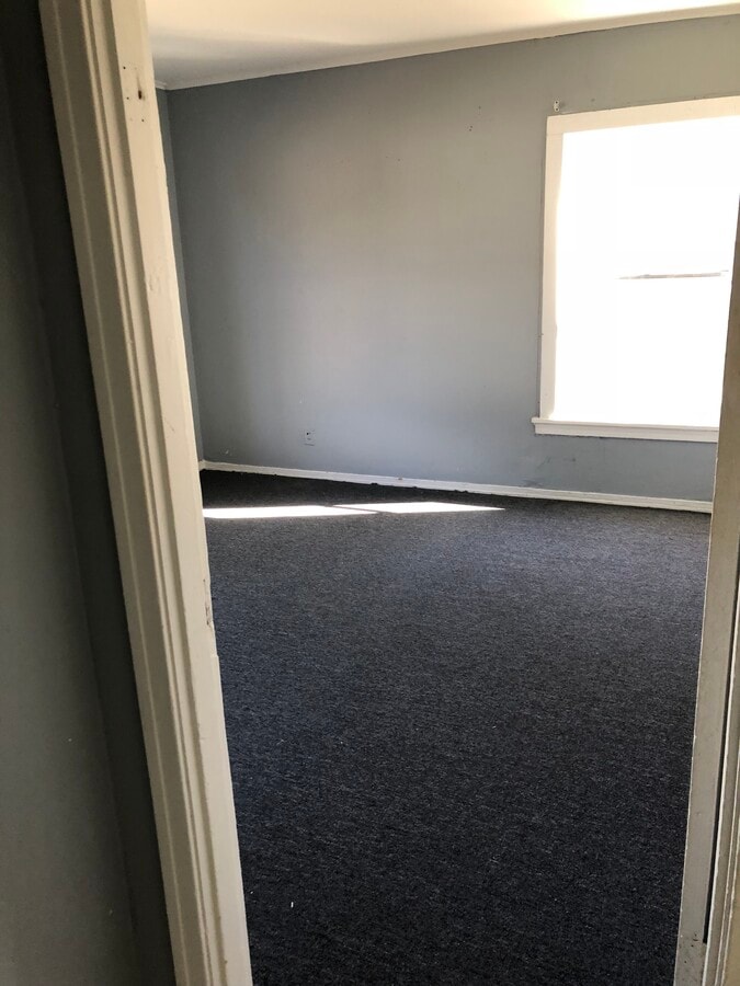 Photo - 618 W 75th St