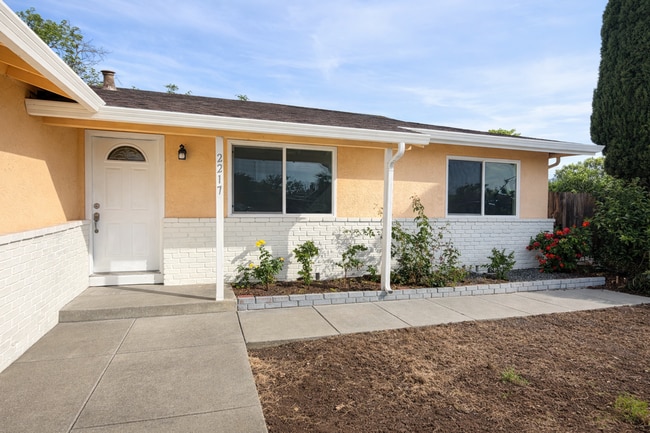 Building Photo - 3 bed 2 Bath Home Recently renovated single-family home in Fairfield,