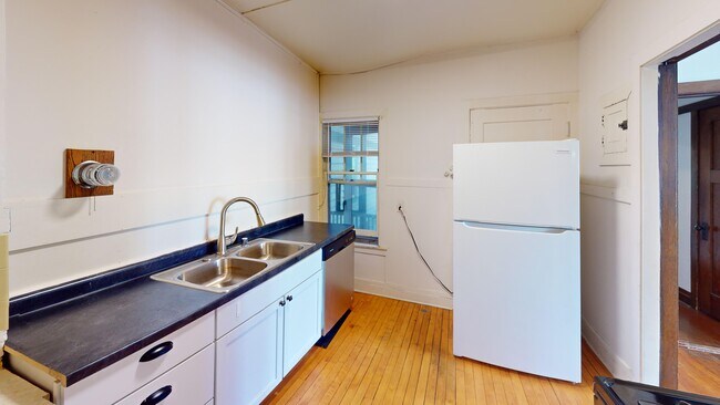 Photo - 1806 Kendall Ave