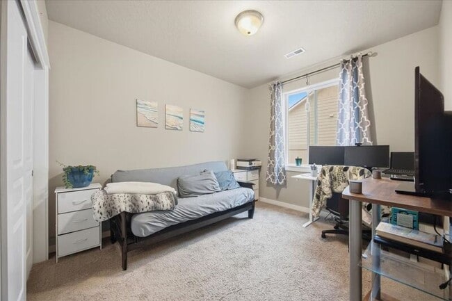 Photo - 368 Wishkah Dr