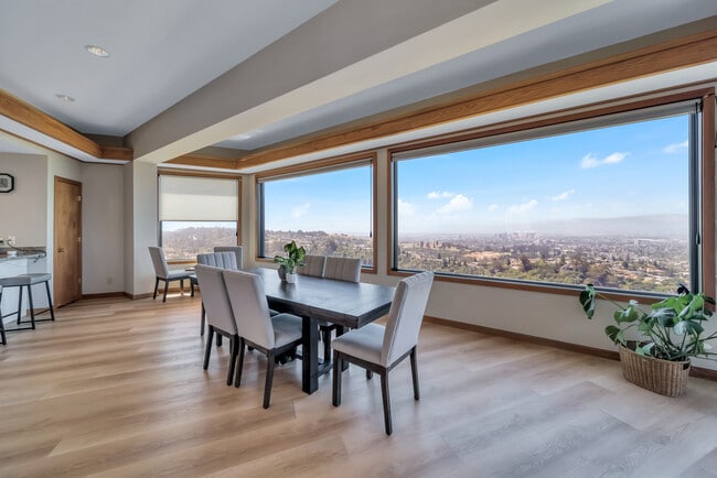 Dining room - 680 Hiller Dr