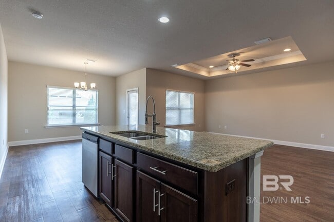 Photo - 21742 Gullfoss St