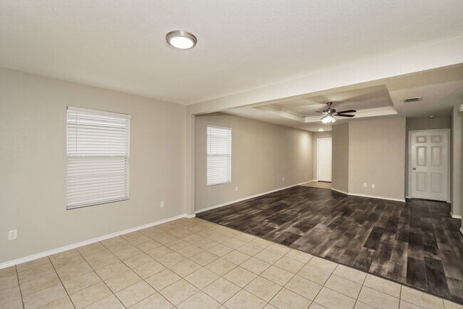 Photo - 818 Cowhide Dr