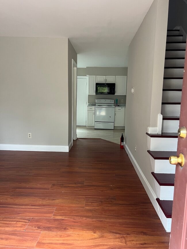 Living Room - 1746 Pine Tree St S