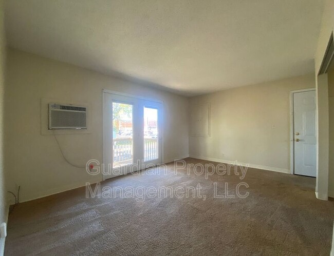 Photo - 523.5 W 8th St