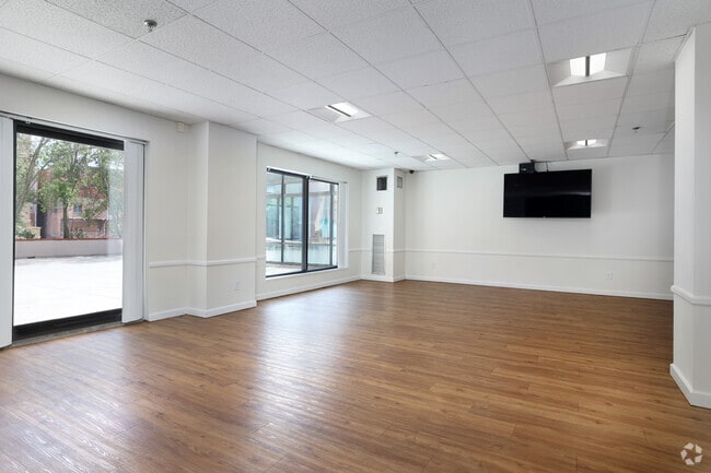 Community Room - Pleasant Plaza