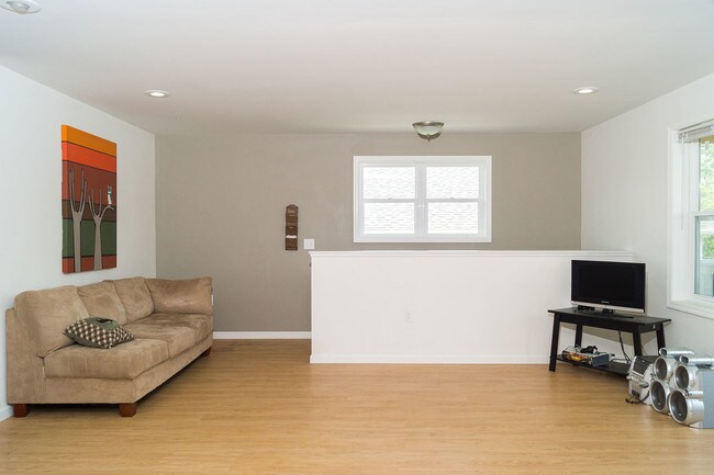 Photo - 648 Hudson St