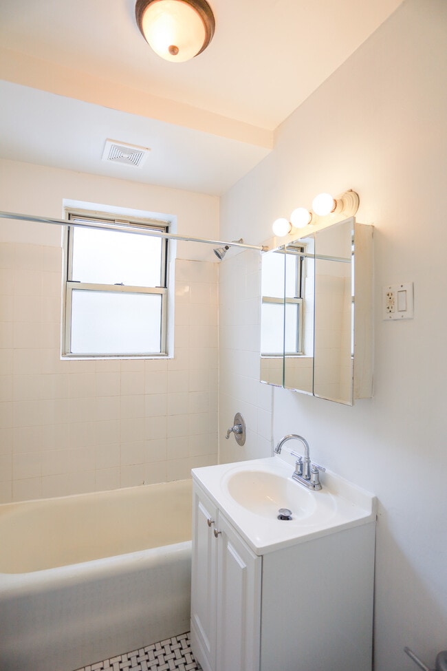 Photo - 2234 W Farwell Ave Apartment Unit #2