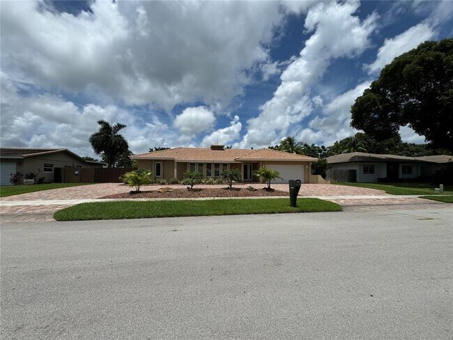 Photo - 5921 SW 17th Ct