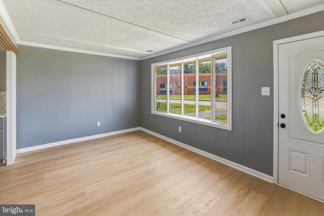 Photo - 1037 Monmouth Rd