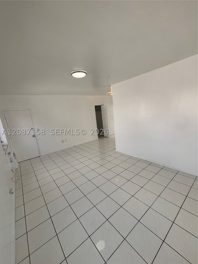 Photo - 25 Navarre Ave Unit 3