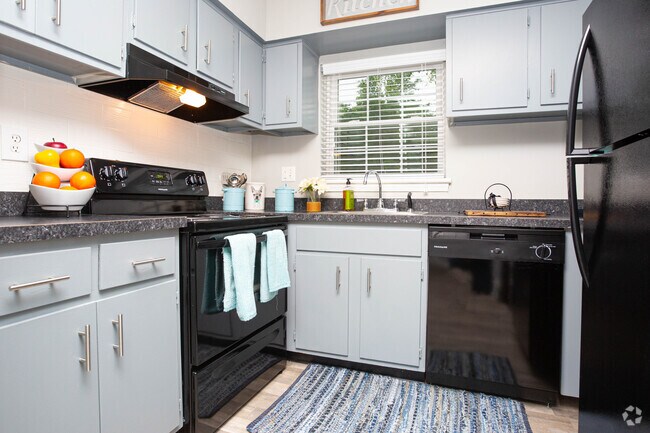 2BR, 1.5BA - 1,240 SF - The Majestic - Kitchen