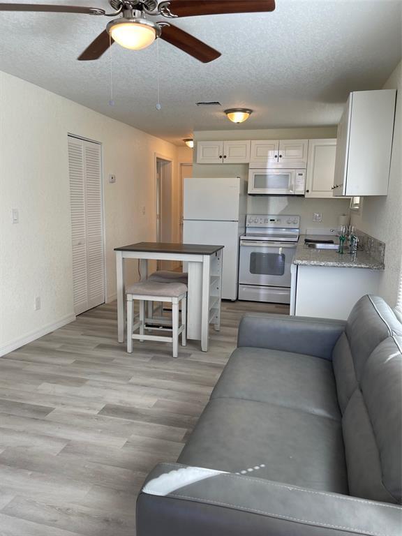 Photo - 1130 Monaco Dr