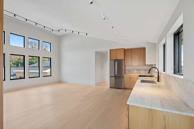 501 Haddonfield-Berlin Rd Unit 2nd Floor Loft