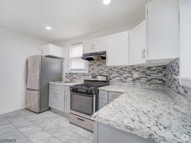 Building Photo - 52 Headley Terrace Rental