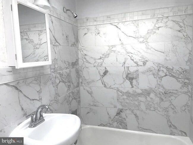 Photo - 4613 Hartel Ave