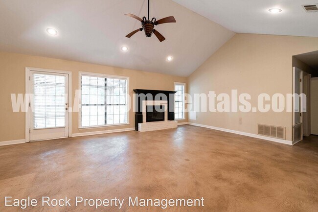 3 br, 2 bath House - 41 White Oak Dr