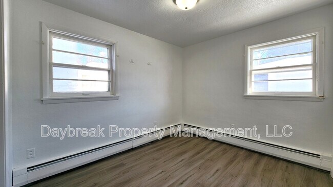 Photo - 1211-11 1/2 11 1/2 St N