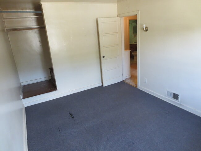 Photo - 339 Hemlock Dr