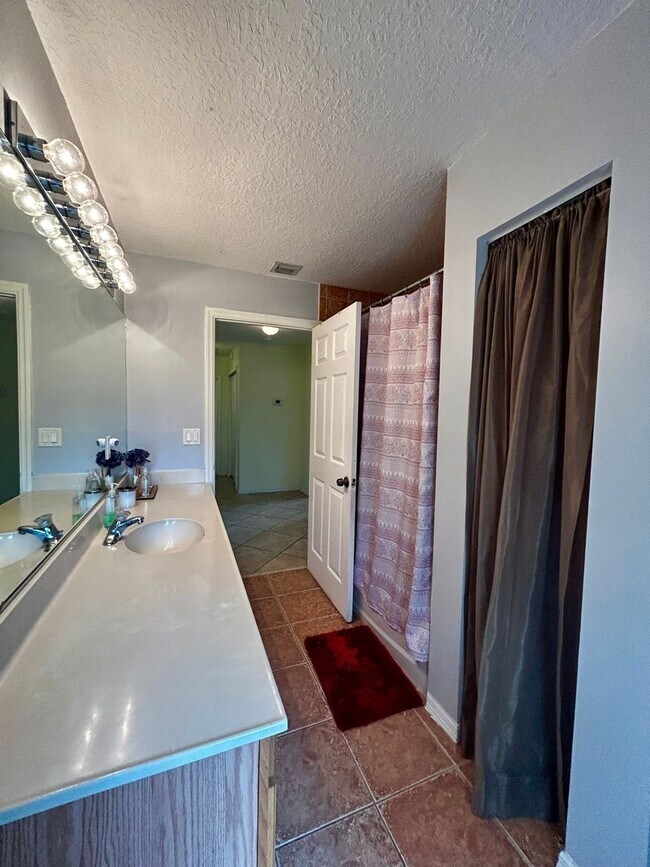 Photo - Western Port St. Lucie 3/2/2 with flex/roo...