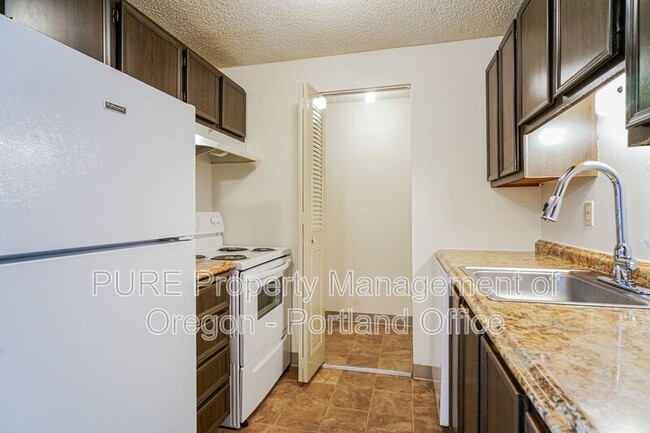 Photo - 14140 NE Sandy Blvd Unit Q-03