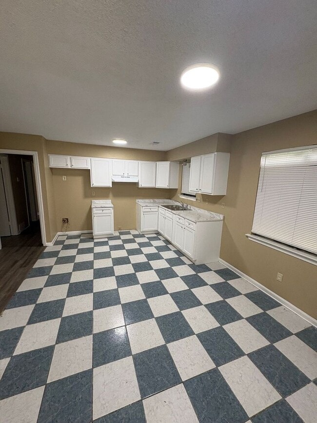 Photo - Comfortable 3 bedroom, 2 bath home