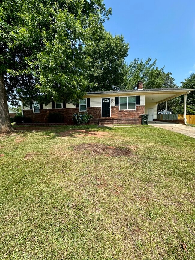 Building Photo - 209 Evergreen St Rental