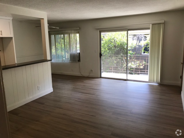 Building Photo - 628 E Cedar Ave Unit D Rental