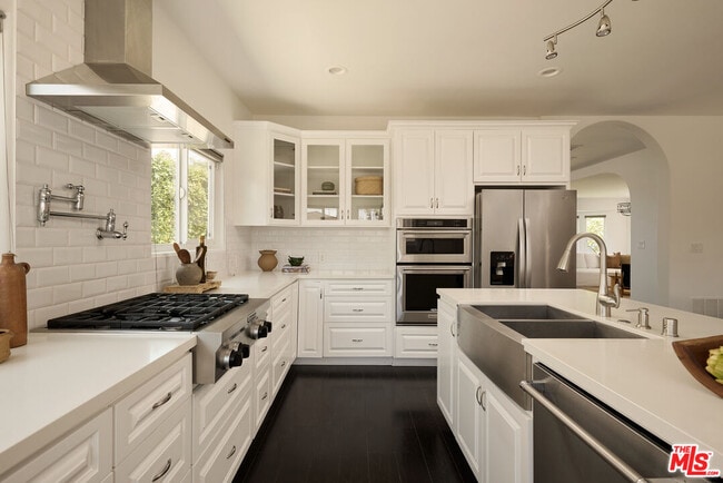 Photo - 2955 Kelton Ave