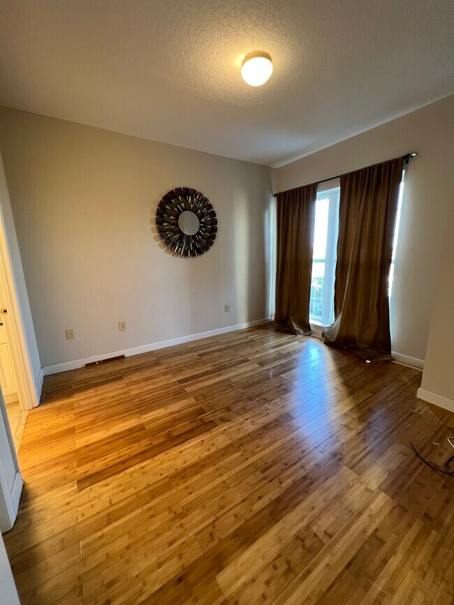 Photo - 195 14th St NE Unidad 810