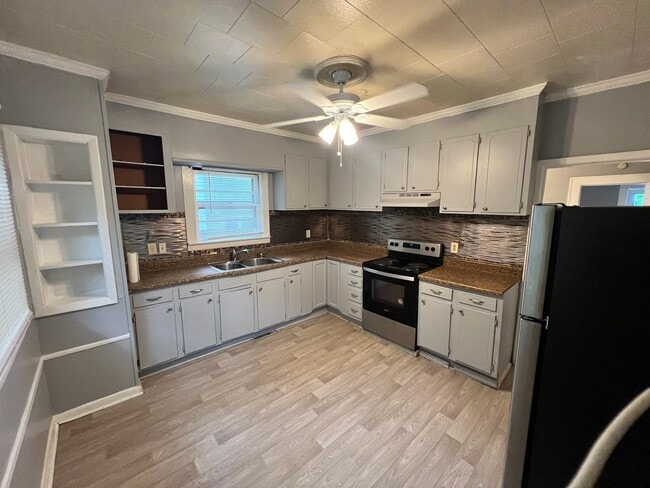 Photo - 610 Holt Ave