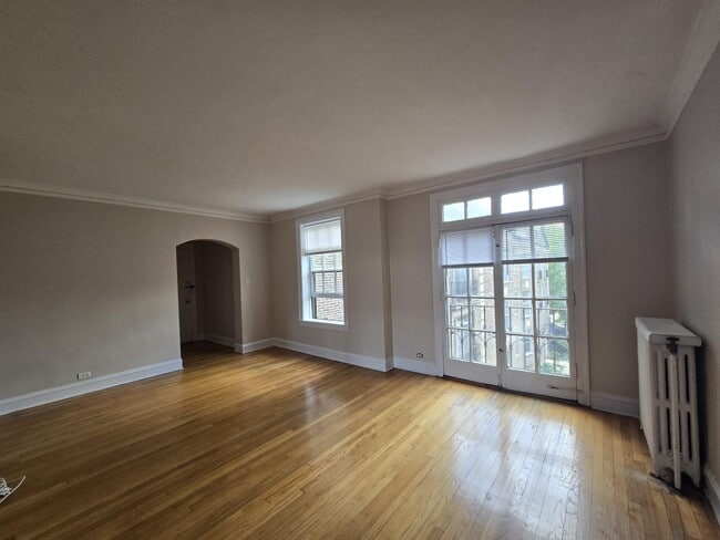 Building Photo - 909 Elmwood Ave Unit O3