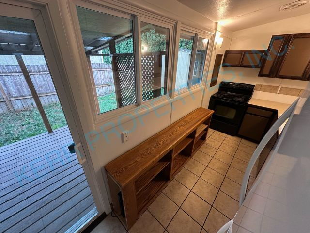 Photo - 775 SE Roberts Ave