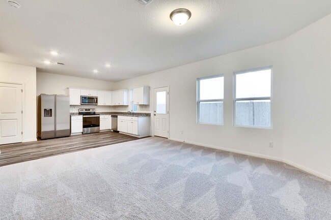 Photo - 1008 Gray Fox Lp