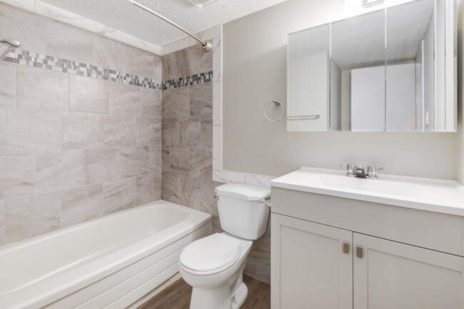 Photo - Lakewood Manor