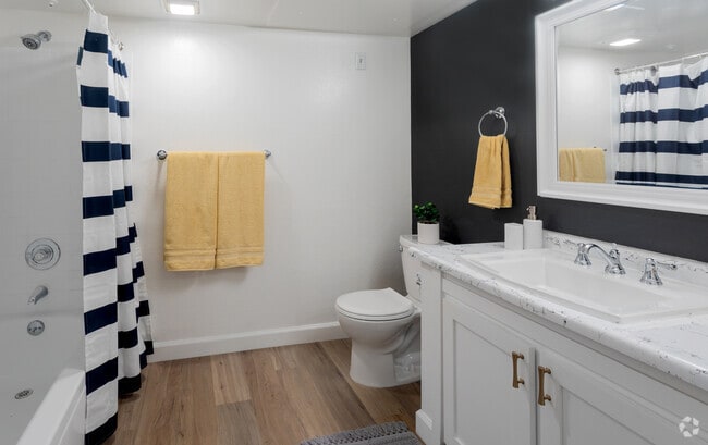 2BR, 1BA - 847SF