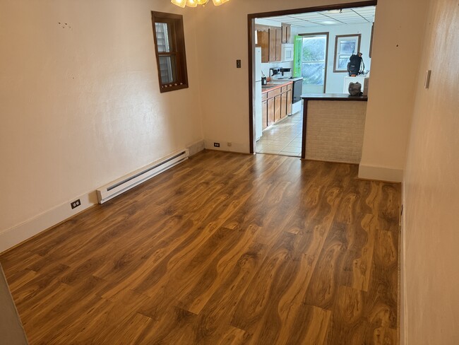 Building Photo - 454 Fern St