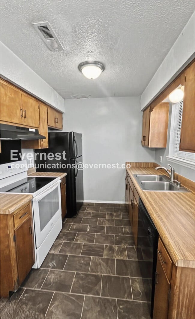 Photo - 3309 Pinewood Terrace