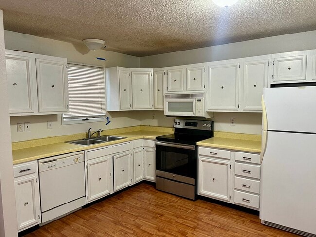 Photo - 24046 Pillow Cir Unit A