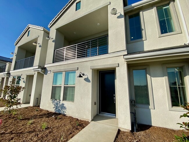 414 W Mahogany Ln