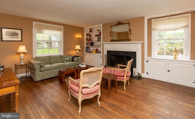 Photo - 515 Manor Rd