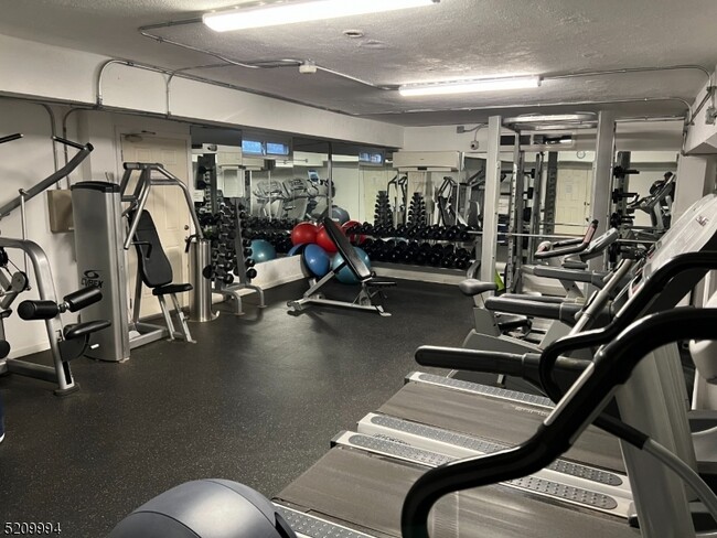 Photo - 465 Valley St Unit 3M