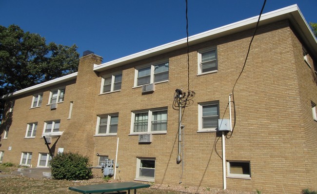 636 Larpenteur Apartments!